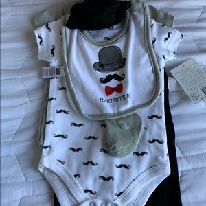 Perfect Gentleman onesie set for 0-3 months